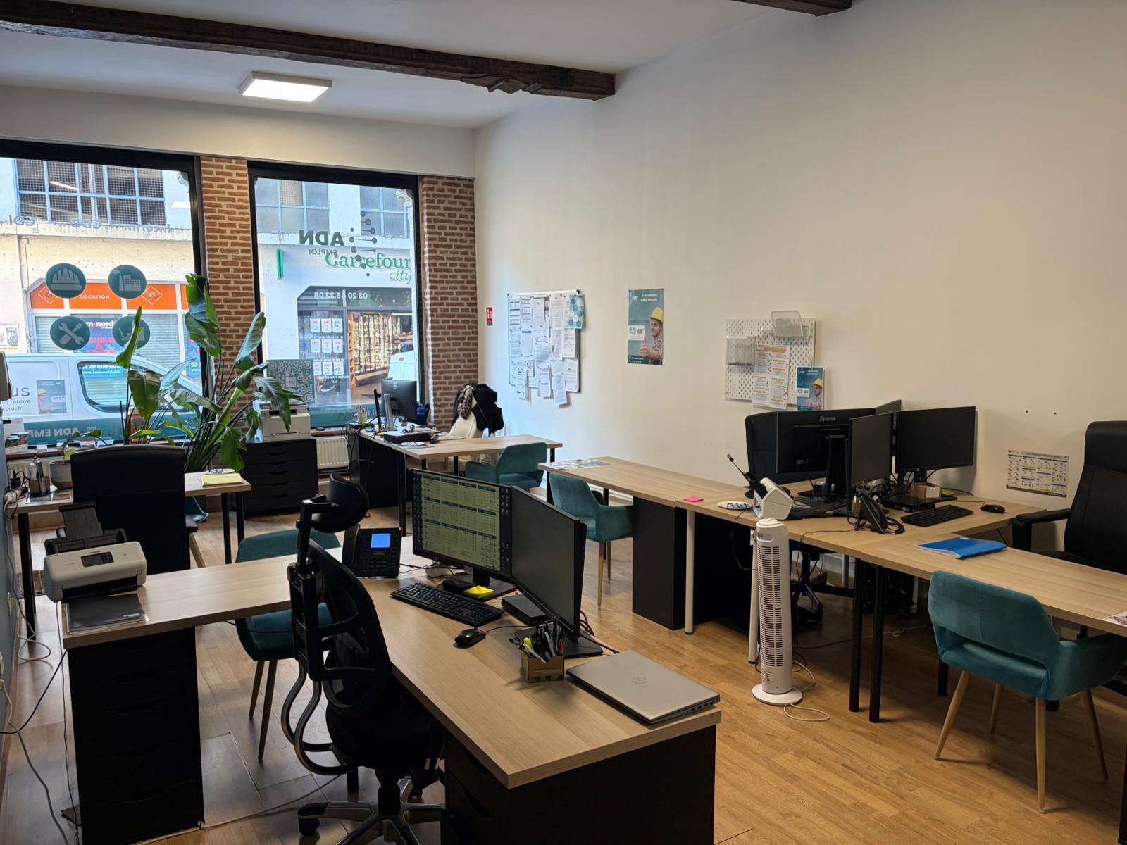 Intérieur des bureaux de l’agence d’intérim ADN Emploi